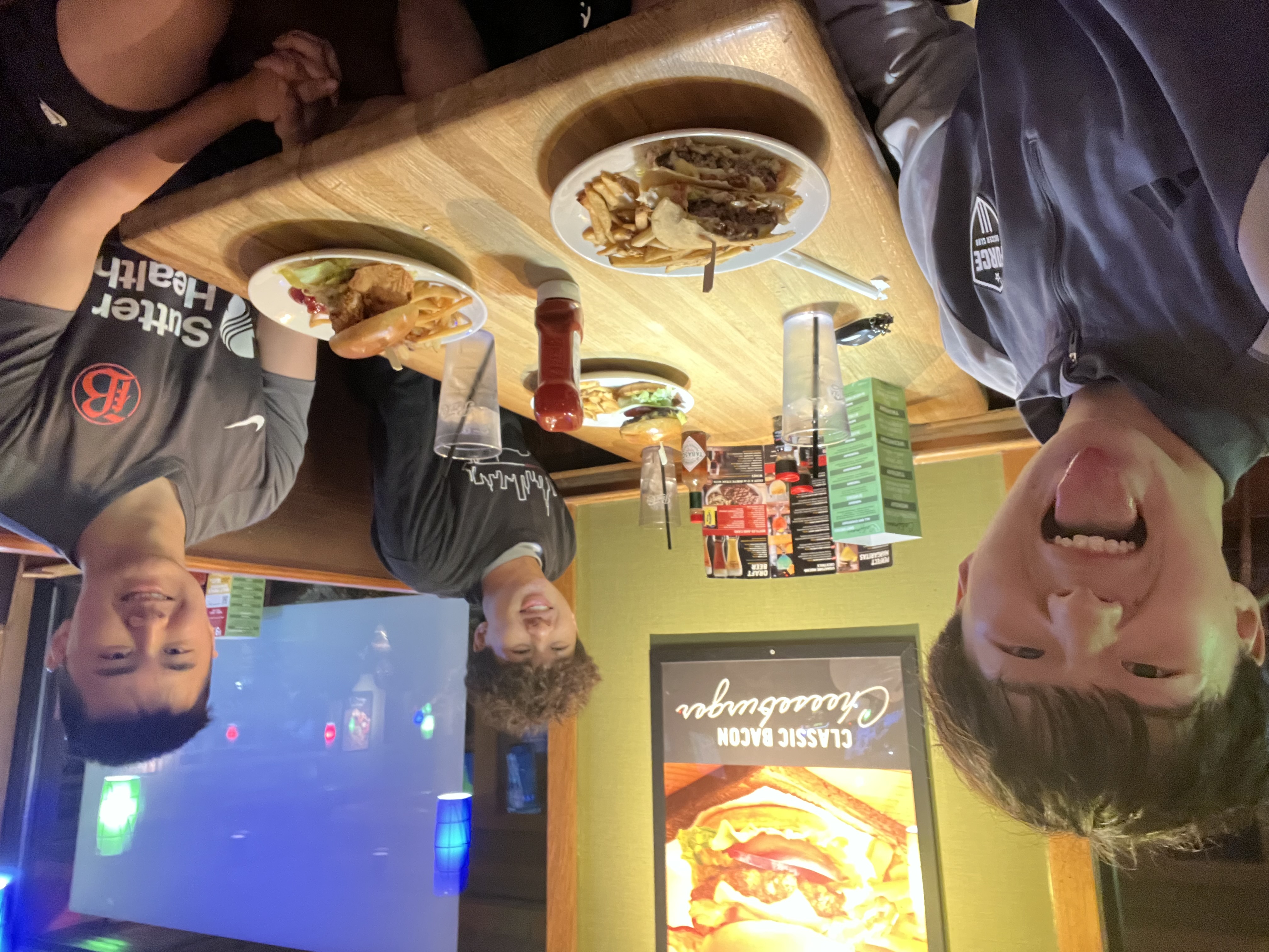 Jack and Cyrus at Applebee's